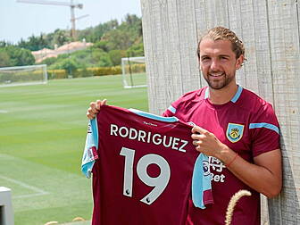 Burnley sign Jay Rodriguez fro...